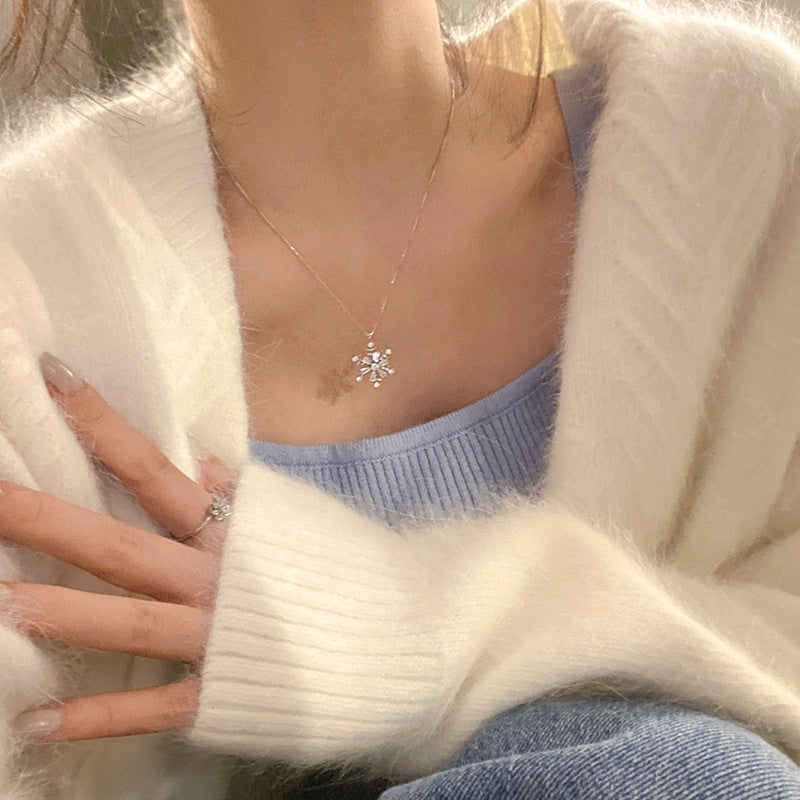 Fashion Rotatable Snowflake Necklace For Women